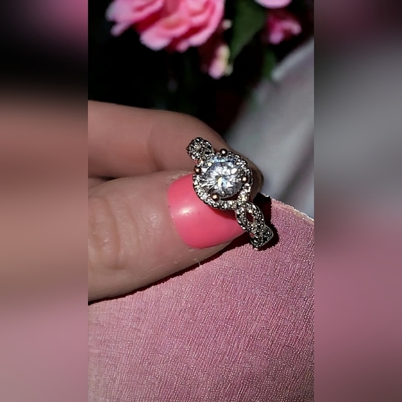 Cz womens  size 8 ring - Picture 1 of 3